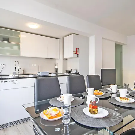 בית הארחה The Chairs Place 3*