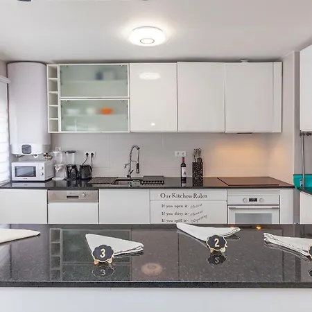 ゲストハウス The Chairs Place 3*