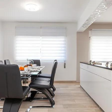 ゲストハウス The Chairs Place 3*